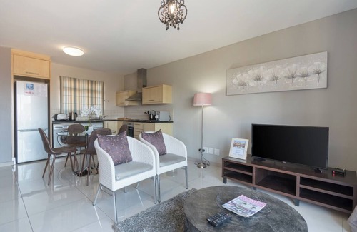 Century City Apartment | Chic apartment with 1 bedroom and WiFi, fitness room in delightful Cape Town