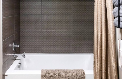 East Village Apartment | Chic apartment with AC, pool and fitness room in sunny San Diego