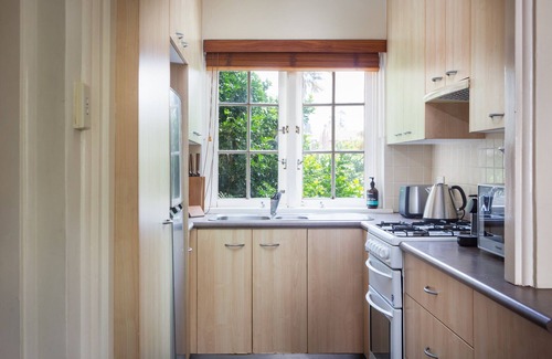 Manly Apartment | Chic Apartment with Sun Lounge Near Manly Beach