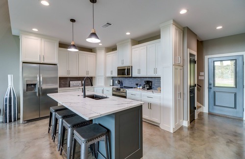Higden House | Chic Arkansas Retreat w/Patio, Grill & Fire Pit!
