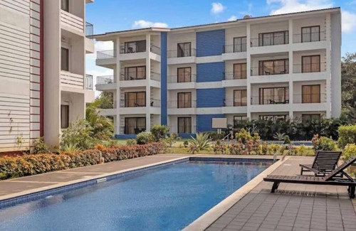 Saunta Vaddo Apartment | Chic Baga Studio Pool/Gym/Jacuzzi Walk To Beach