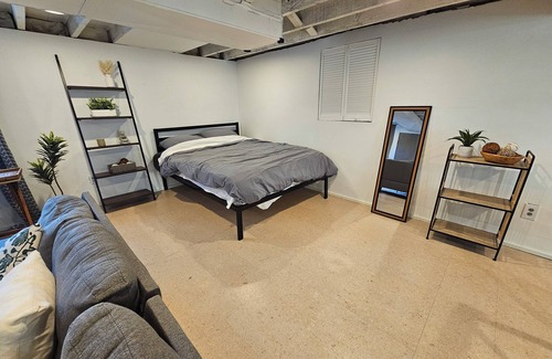 Leschi Apartment | Chic Basement in Seattle - Very Close to I-90