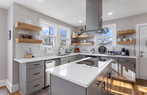 Sans Souci House | CHIC✨️|Bikes|ParkPass|Lake|PizzaOven|BlackStone|YouTubeTV