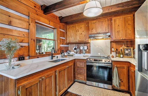 Walnut Mountain Cabin | Chic Boho Cabin in the Trees!