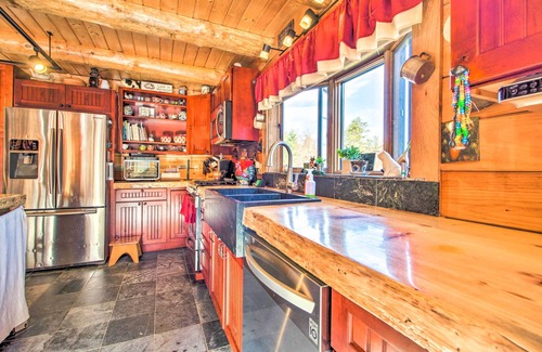 Florence Cabin | Chic Brandon Cabin w/Pool, Hot Tub + Sauna!