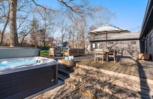 Clearwater Beach House | Chic, bright 5 bedroom in East Hampton with Pool & Land Rover