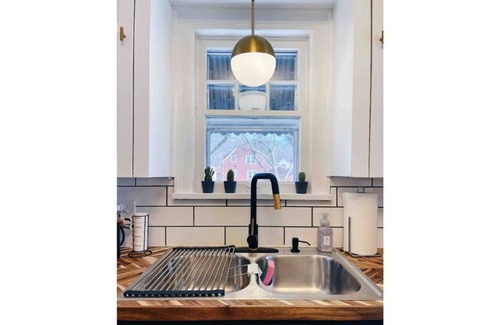 Wichita House | Chic Bungalow Located In The Heart Of Wichita