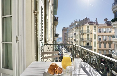 Gambetta Apartment | Chic Carré d'Or Period Home Near the Seafront