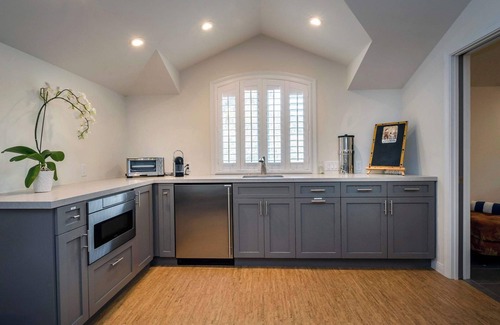 Montecito House | Chic Casita | 30+ Stays, Walk to Beach