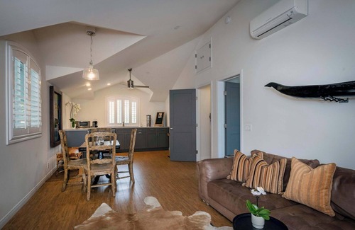Montecito House | Chic Casita | 30+ Stays, Walk to Beach