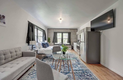 Lower East Side Apartment | Chic CDT Milwaukee Stay Close to Everything