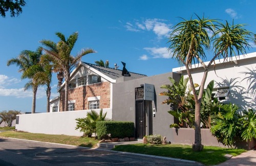 Mossel Bay Villa | Chic Central Villa at affordable rate (pet friendly).