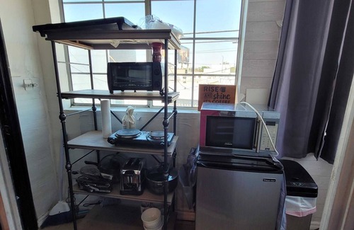 Beverly Hills Apartment | Chic Centrally Located Loft: Relax in the Heart of Pico/Robertson