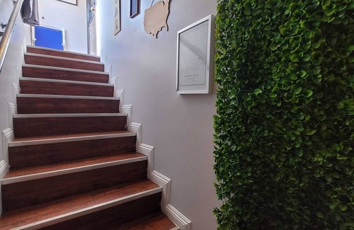 Beverly Hills Apartment | Chic Centrally Located Loft: Relax in the Heart of Pico/Robertson