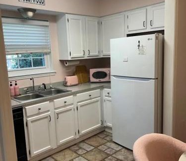 Flowood Apartment | Chic Centrally Located 2BR Townhome at the Rez Sleeps 6
