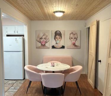 Flowood Apartment | Chic Centrally Located 2BR Townhome at the Rez Sleeps 6