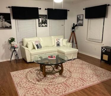 Flowood Apartment | Chic Centrally Located 2BR Townhome at the Rez Sleeps 6