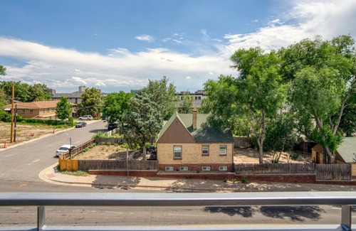 Cherry Creek Apartment | Chic Cherry Creek 3BR w/ W/D, next to Mall, by Blueground