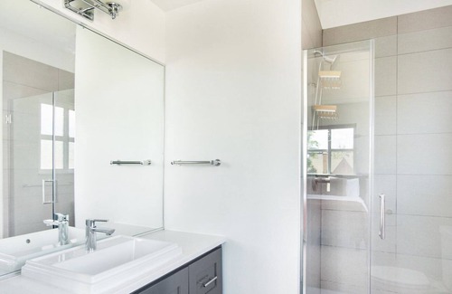 Cherry Creek Apartment | Chic Cherry Creek 3BR w/ W/D, next to Mall, by Blueground