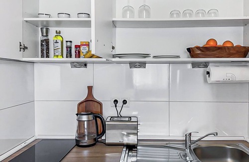 Elberfeld-Mitte Apartment | Chic City Apartment 1BR for 2- Elegant Comfort, Wuppertal City Center