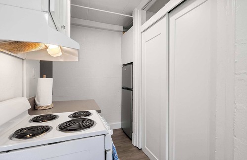 Near East Columbus Apartment | Chic City Retreat 97 Sleeps 2!
