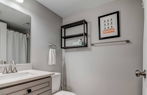 Riverside House | Chic City Retreat: Family-Friendly by the Harbor