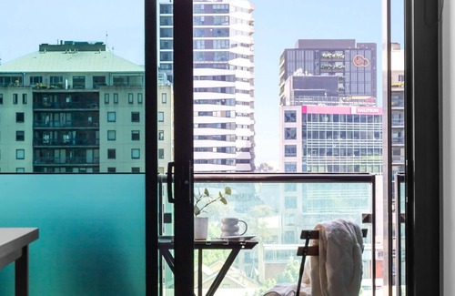 Melbourne Central Business District Apartment | Chic City Views Modern Comfort Near Southern Cross