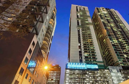 Melbourne Central Business District Apartment | Chic City Views Modern Comfort Near Southern Cross