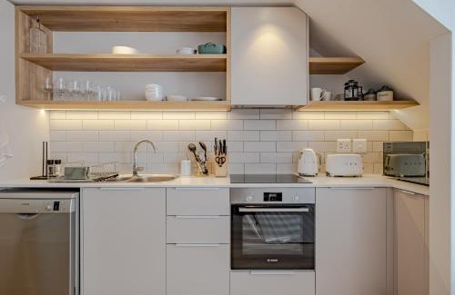 Hermanus City-Centre Apartment | Chic Coastal Hideaway