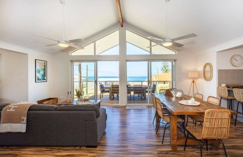 Ledge Point Apartment | Chic coastal holiday home