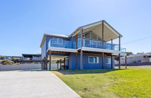 Ledge Point Apartment | Chic coastal holiday home