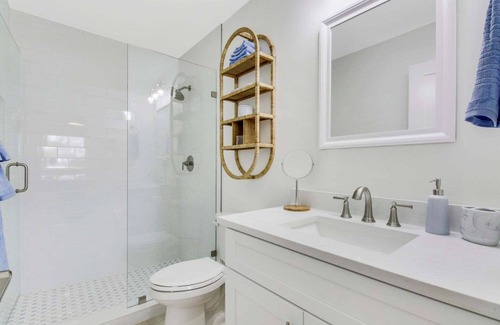 Hunt Club Cottage | Chic Coastal Cottage PGA National with New Decor Close to Beaches, Golf & More!