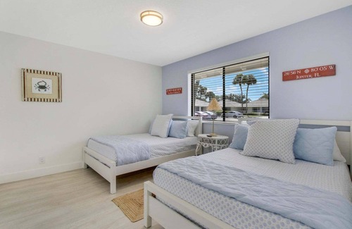 Hunt Club Cottage | Chic Coastal Cottage PGA National with New Decor Close to Beaches, Golf & More!