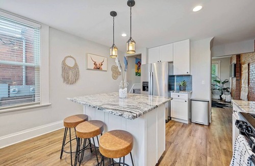 Downtown Columbus House | Chic Columbus Retreat with Reserved Parking