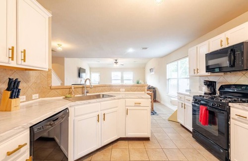 Buda House | Chic, Comfortable Home Steps from SXSW Fun