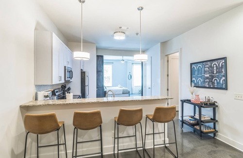 West End Condo | Chic Condo for 4 Near West End