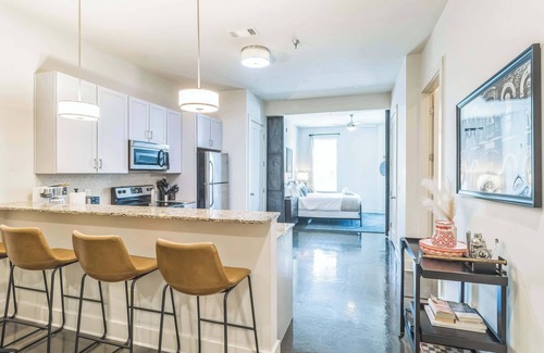 West End Condo | Chic Condo for 4 Near West End