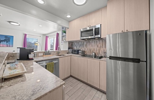 Hyde Park Apartment | Chic Condo in Montrose-Close to everything!