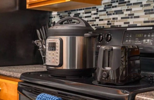 Meadowbrook Condo | Chic Condo Retreat: Private Bliss 'n Birmingham!