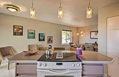 Coos Bay House | Chic Coos Bay Home w/Pacific Ocean Views!