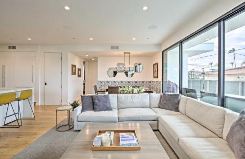 Coronado Apartment | Chic Coronado Retreat with Patio and 4 Cruiser Bikes!