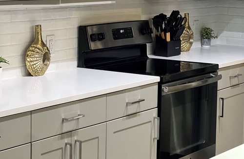 Deep Ellum Apartment | Chic, Cozy, Comfortable, Luxe 1 bedroom Estate with smart TV’s, Wifi plus more