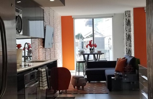 Downtown Miami Condo | CHIC & COZY CONDO HEART OF BRICKELL/MIAMI NEXT TO B.CITY CENTRE,PARKING AVAILAB