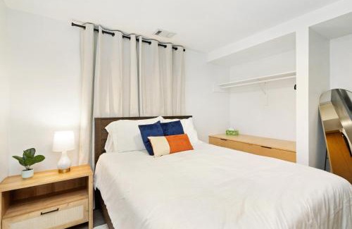 Manhattan Apartment | Chic & Cozy Condo in Manhattan with Free Parking & WiFi