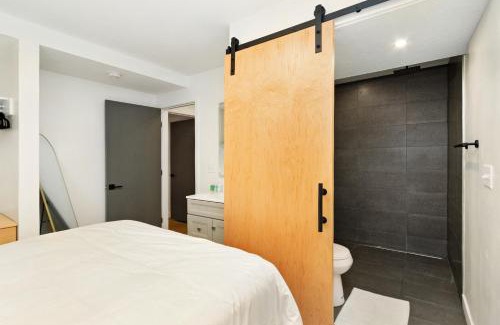 Manhattan Apartment | Chic & Cozy Condo in Manhattan with Free Parking & WiFi