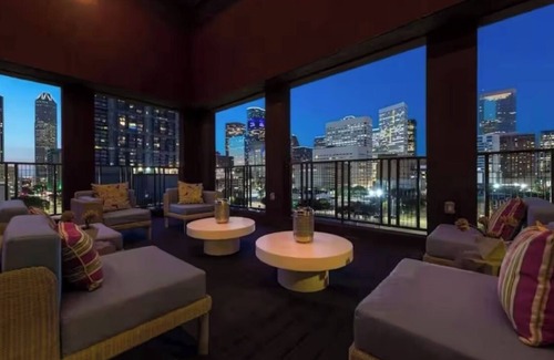 Central Business District Apartment | Chic & Cozy Downtown Getaway in Houston