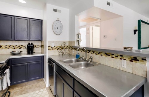 Knox - Henderson Condo | Chic Dallas Condo w/Pool, Walk to Knox Street!