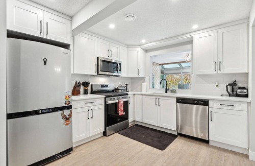Bridlewood House | Chic DBL Suite Oasis with Hot Tub-Sleeps 15