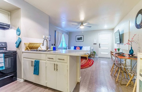 Allandale Apartment | Chic Deluxe Studio | Pet Friendly | 10 min to DT