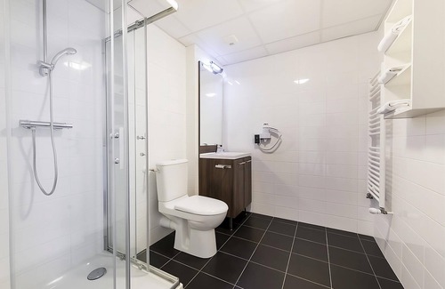 Dijon Hotel | Chic Dijon Suite in University Quarter – Garden, Free Parking & Pet Friendly!